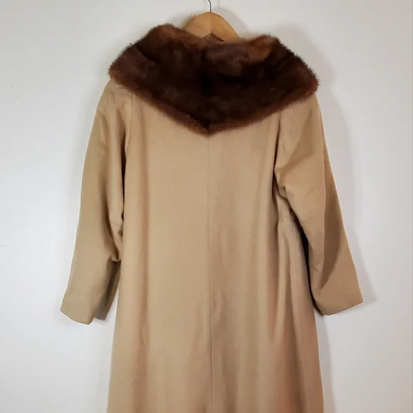 Vintage 60s Midcentury Classic Cream Feminine Button Coat with Brown Fur Collar - Picture 9 of 16